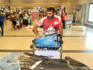 Türk bayraklı Azeri gezgin Mısır’da gözaltına alındı