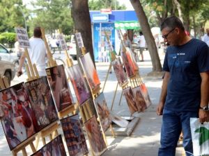 Acıyı resimle ayakta tutuyor