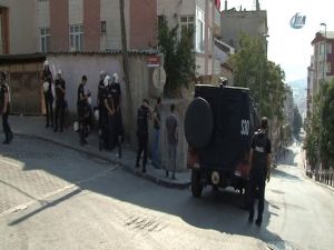 İzinsiz gösteriye polis müdahalesi