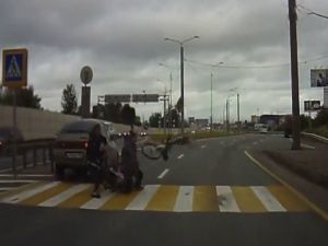 Küçük çocuK metrelerce uzağa uçtu