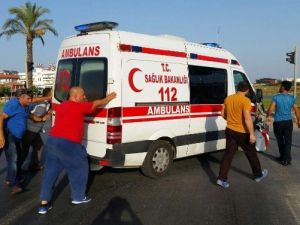 Ambulans kaza yapınca iş vatandaşlara düştü