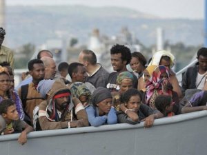 Onlarca ceset kıyıya vurdu!