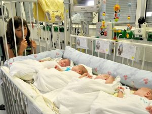 Almanyalı Raunigk 65 yaşında dördüz annesi oldu