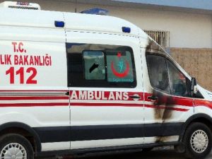 Ambulansa taşlı ve molotoflu saldırı !