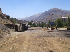 Şemdinli yolundaki tuzaklar temizleniyor