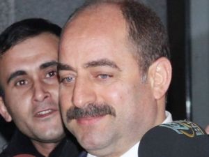 Eski savcılar Öz ve Kara hakkında kırmızı bülten talebi