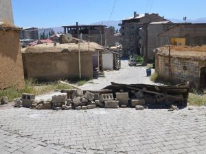 Yüksekova’nın  dört bir yanı patlayıcılarla dolu