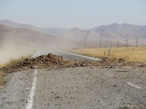 Askeri geçiş sırasında patlama !