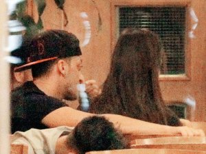 Mesut Özil Türkiye güzeli ile görüntülendi