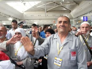 İlk hac kafilesi uğurlandı