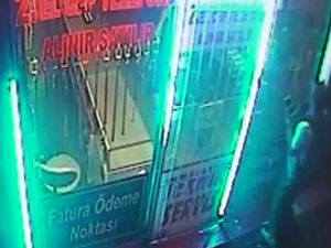 Şaşkın hırsızlar gerçek sandıkları maket telefonları çaldı