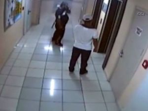 22 katlı rezidansı ellerini kollarını sallaya sallaya soydular