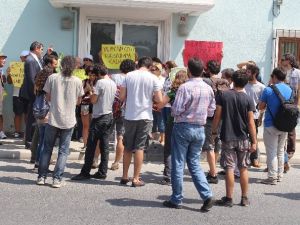 3. havalimanını protesto eden gruba vatandaş tepkisi