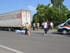 TIR’a arkadan çarptı: 2 ölü