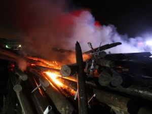 Tam 150 elektrik direği yandı