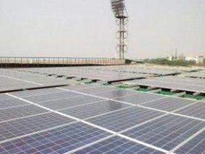 Güneş enerjisiyle çalışan havaalanı açıldı