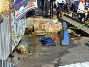 Karaköy’de denizden ceset çıktı