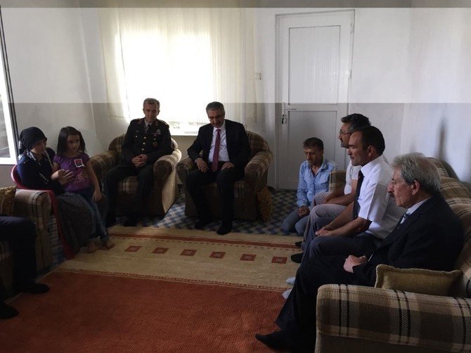 Şehit ailesine ziyaret