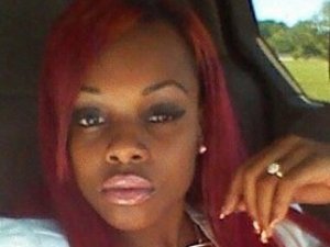 Yolda dans eden kıza motosiklet çarptı