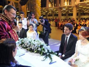 215 çift birlikte ’evet’ dedi