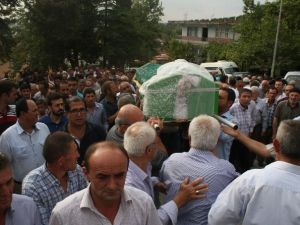 Genç kıza duvağıyla son görev 