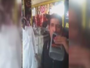 Motor yağını kafasına dikti