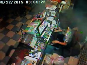 Hırsız soyduğu dükkanda Facebook'a girince yakalandı