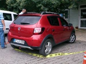 Hastane önünde aracın içinde ölü bulundu