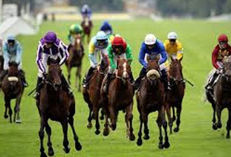 Atatürk ve İstiklal Kupası At Yarışları yapıldı