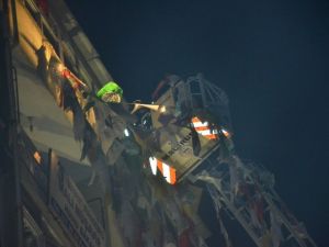 Vatandaşların baskısı parti bayraklarını indirtti