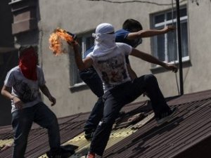 PKK yanlısı eylemcilere müdahale: 5 yaralı