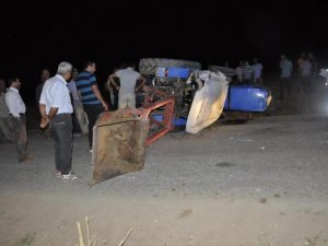 Devrilen traktörün altında kalarak can verdi