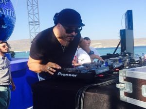 Grammy ödüllü DJ coşturdu