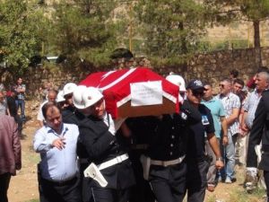 Şehide Kürtçe ağıtlarla veda edildi