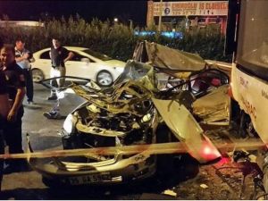 Eğlence dönüşü kaza: 2 ölü