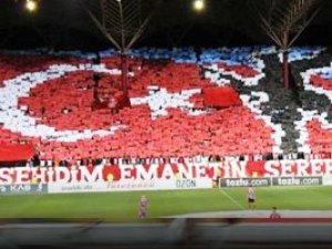 Taraftarlardan alkış toplayan koreografi