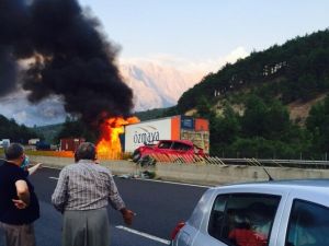 Freni boşalan TIR faciaya yol açtı: 5 ölü