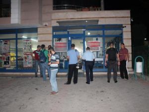 Çalışanların ellerini bağlayıp 16 bin TL çaldı