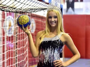 Hentbolcu güzelin hedefi modellik