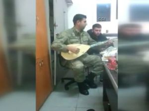 Şehidin türkü söylediği görüntüler yürekleri dağladı