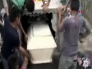 Mezardan çığlıklar gelince akrabaları mezarı açtı