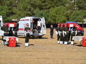 Şehit koruculara tören