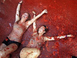 Domates savaşında renkli anlar yaşandı!