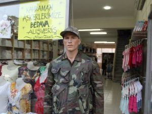 Bu iş yerinde askere her şey bedava !