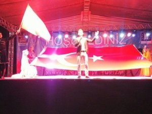 Festival’de Azerbaycan Halk Dansları Topluluğu’nun Gösterisi İlgiyle İzlendi