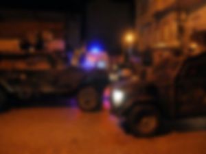 Zırhlı araca roketatarlı saldırı: 2 polis yaralandı!