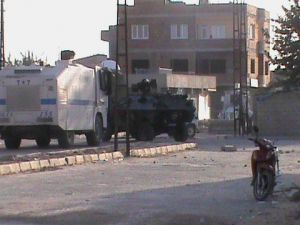 Polis o ilçede hendekleri kapattı