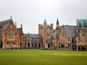 Öğrencilerin uygunsuz fotoğrafını çeken öğretmene hapis