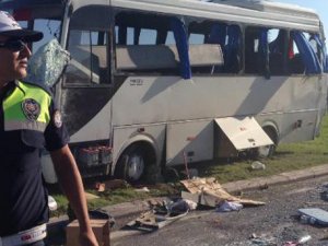 İşçi servisine TIR çarptı: 16 yaralı