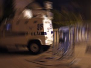 Polis aracına bombalı saldırı: 8’ polis 13 yaralı